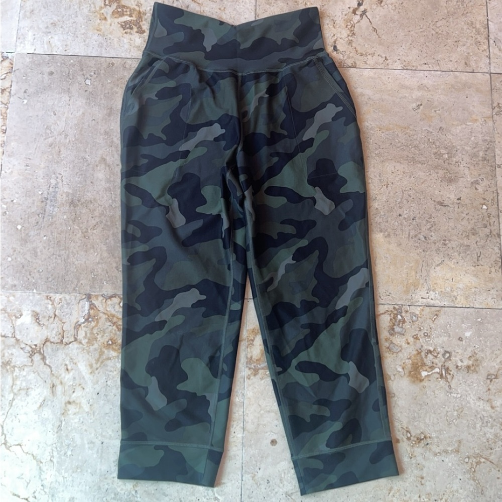 Old Navy, Capri Camo leggings, size M